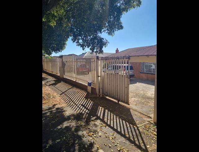 3 BEDROOM HOUSE FOR SALE IN REWLATCH